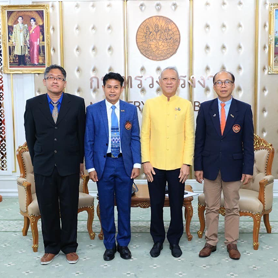 ลาดกระบังชุมพรหารือแนวทางความร่วมมือทางวิชาการร่วมกับกระทรวงแรงงาน